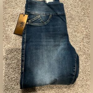 Rock & Republic pull on crop